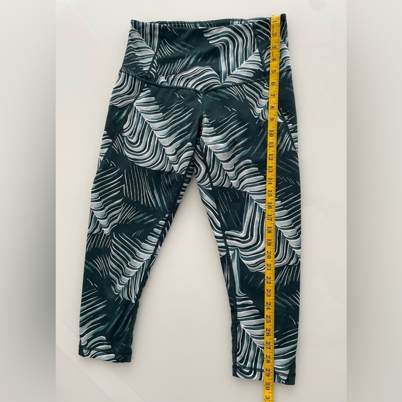 Zella Leggings Size Medium Green Hathaway Tropical Leaf Crop Sheer back panels - Picture 3 of 8
